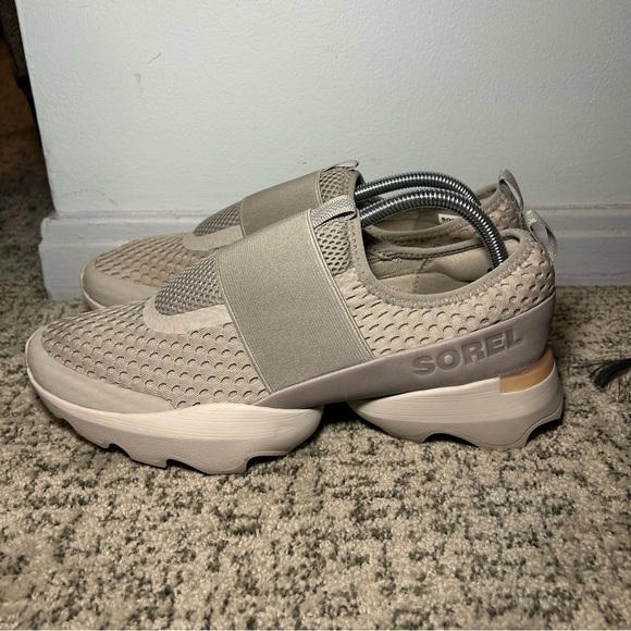 Sorel Dove & Moonstone Kinetic Impact II Strap Shoes Size 11 - Picture 2 of 11